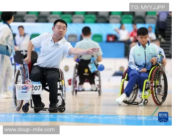 残运会暨特奥会特别报道丨听声辨位踢足球——残特奥会瞎子足球侧记